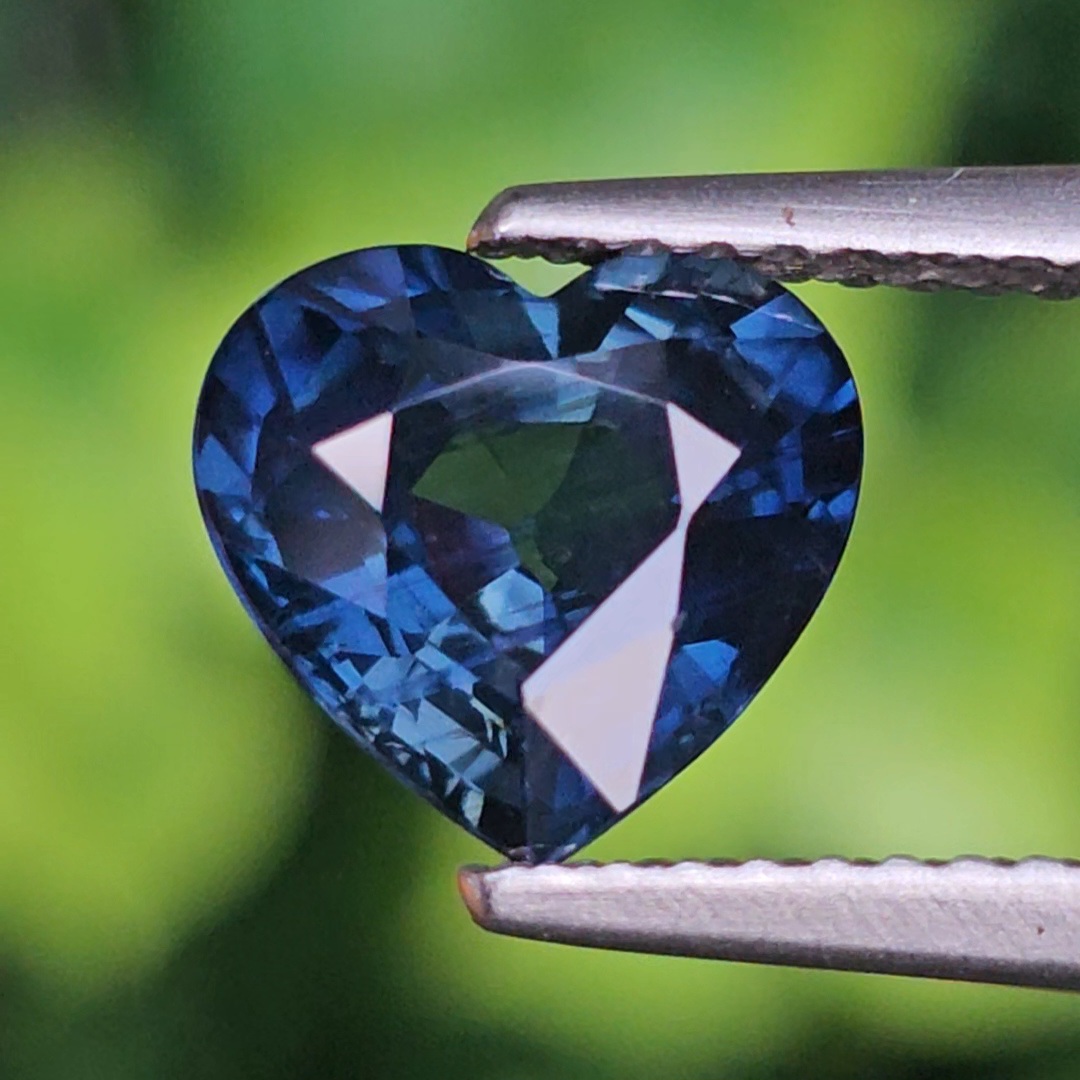 พลอย ไพลิน (Blue Sapphire) 2.21 กะรัต (Cts.) พลอยแท้ อัญมณีมงคลประจําวันเกิด เครื่องประดับพลอย