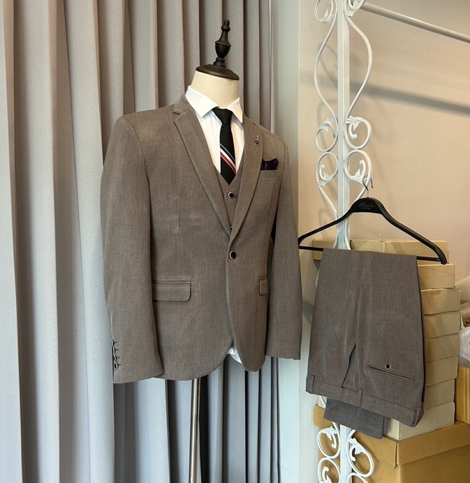 เช่า ชุดสูทชาย สีน้ำตาล ทรงคลาสสิก สไตล์เกาหลี