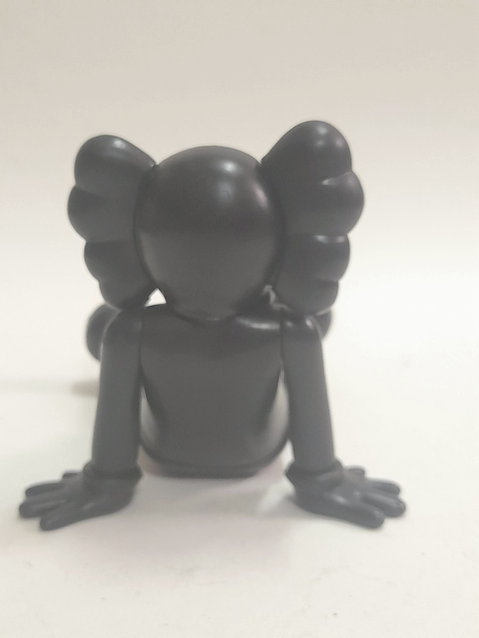 มีหลายภาพ,ที่วางโทรศัพท์มือถือKaws มือ1 ไม่มีกล่อง สำหรับสะสม