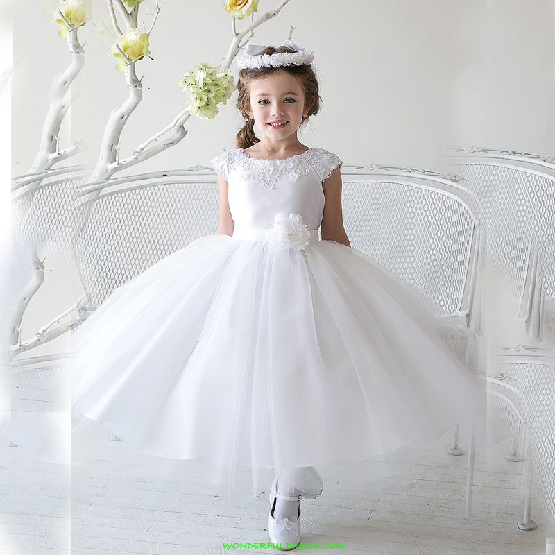 Pre-Order ชุดราตรีเด็ก สไตล์เจ้าหญิง แขนกุด คอกลม แต่งลูกไม้ แต่งดอกที่เอว กระโปรงฟูๆ สีขาว สีฟ้า สีชมพู