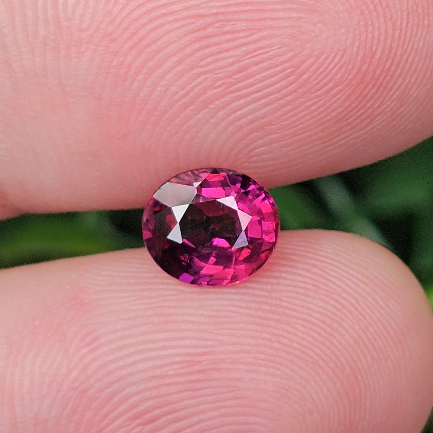 พลอย อุมบาไลต์ การ์เน็ต Umbalite Garnet 1.68 กะรัต (Cts.) ดิบ Unheated พร้อมใบเซอร์ ลอยแท้ อัญมณีมงคลประจําวันเกิด เครื่องประดับพลอย
