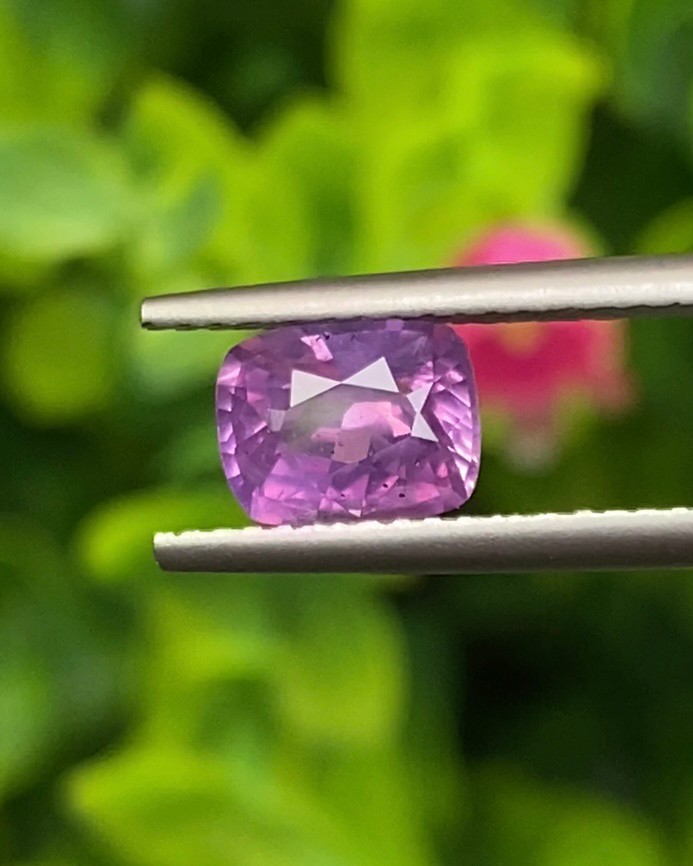 พลอย เพอเพิล แซฟไฟร์ สีม่วง Purple Sapphire ดิบ (Unheated) 1.13 กะรัต (Cts.) พลอยแท้ อัญมณีมงคลประจําวันเกิด เครื่องประดับพลอย