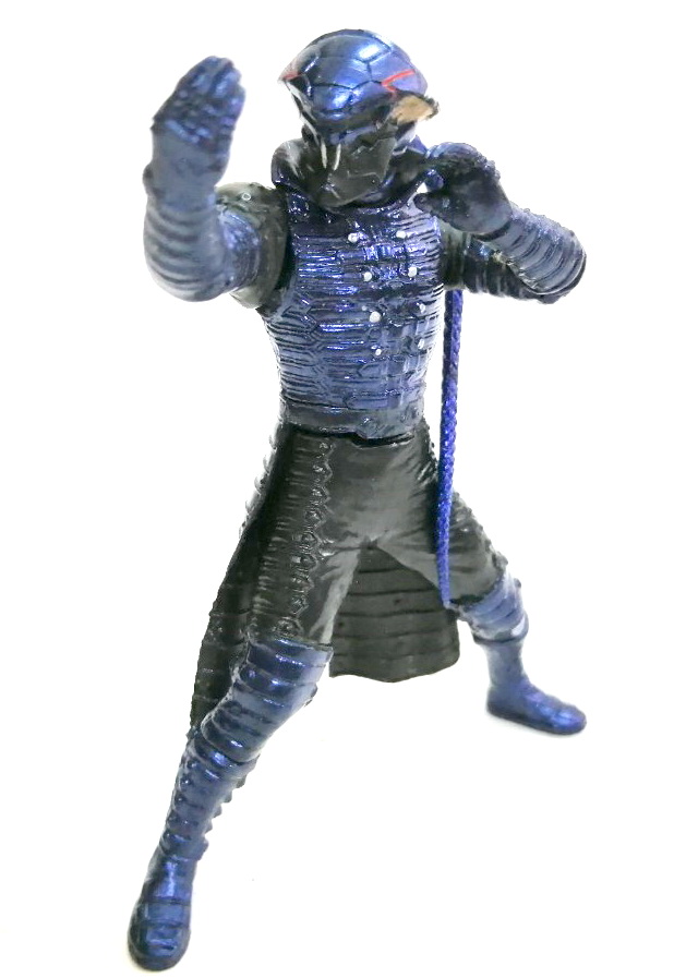 กาชาปอง HG SERIES ชุดสัตว์ประหลาดจากเรื่องคาเมนไรเดอร์เดอะเฟิร์ส Masked Rider The First หรือ กำเนิดใหม่ไอ้มดแดงอาละวาด ภาพยนตร์จอเงิน ปี2007ตัวนี้คือ คอบร้าแมน จากจอภาพยนตร์ ขนาดสูงราว 10 ซม.