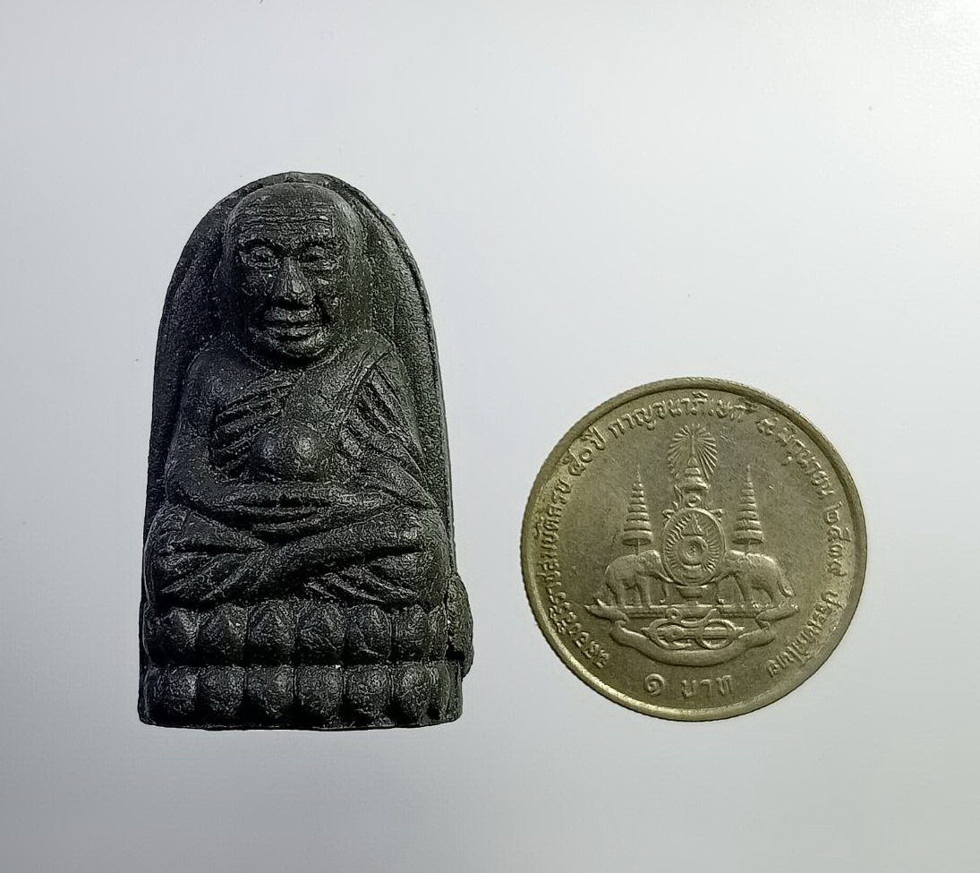 ผ2825 หลวงปู่ทวด เนื้อผงใบลาน พิมพ์ถือลูกแก้วกายสิทธิ์ วัดพะโคะ จ.สงขลา