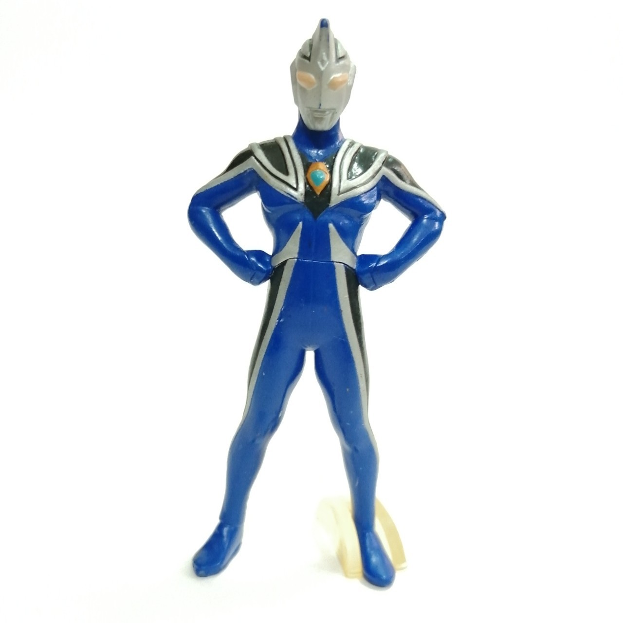 ของสะสม กาชาปอง ชุดยืนฐาน อุลตร้าแมน อากูล ขนาด 3.5 นิ้ว **ไม่มีฐานให้ แถม ก้อนน้ำแข็งเล็กให้แทน สภาพดี