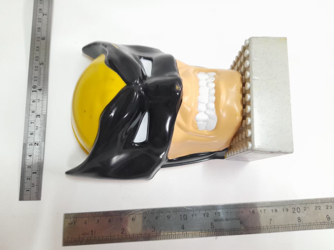 มีหลายภาพ,อกีตที่ใส่ขนม วูฟเวอรีน,หน้า วูลฟ์เวอรีน ฉบับคอมมิค มีฐานวางโชว์ เป็นพลาสติกลงสีสำเร็จ ขนาดตามรูป