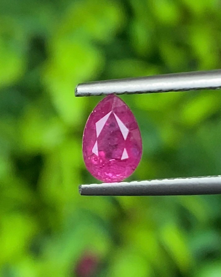 พลอย ทับทิม Ruby sapphire สยาม 0.87 กะรัต (Cts.) VS พลอยแท้ อัญมณีมงคลประจําวันเกิด เครื่องประดับพลอย