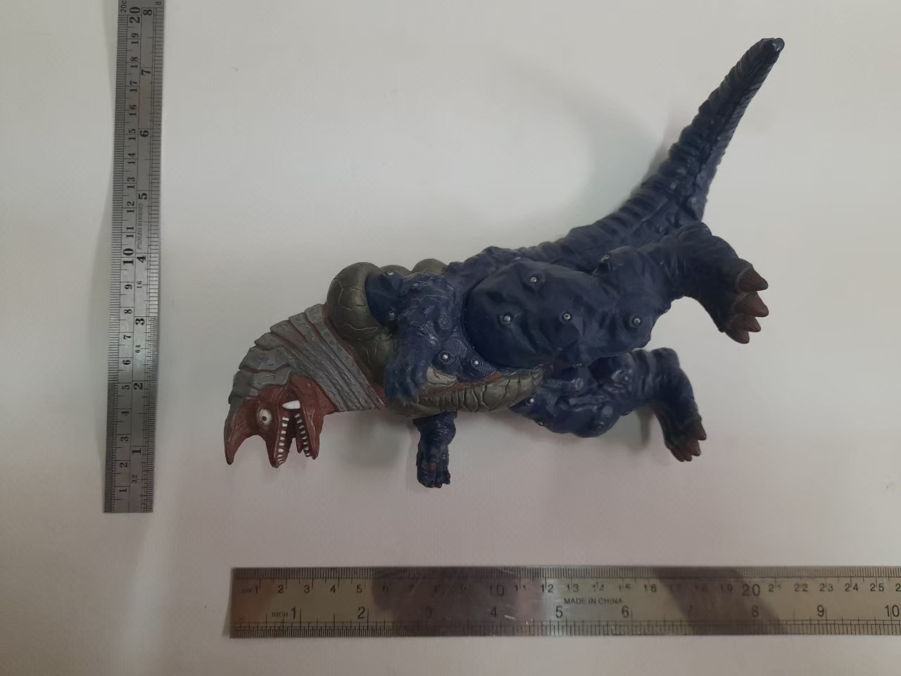 มีหลายภาพ,ซอฟ 6 - 6.5 นิ้ว สัตว์ประหลาด กอลซ่า จากอุลตร้าแมนทีก้า ขนาดตามรูป มือสองสภาพดีมีรอยบ้าง