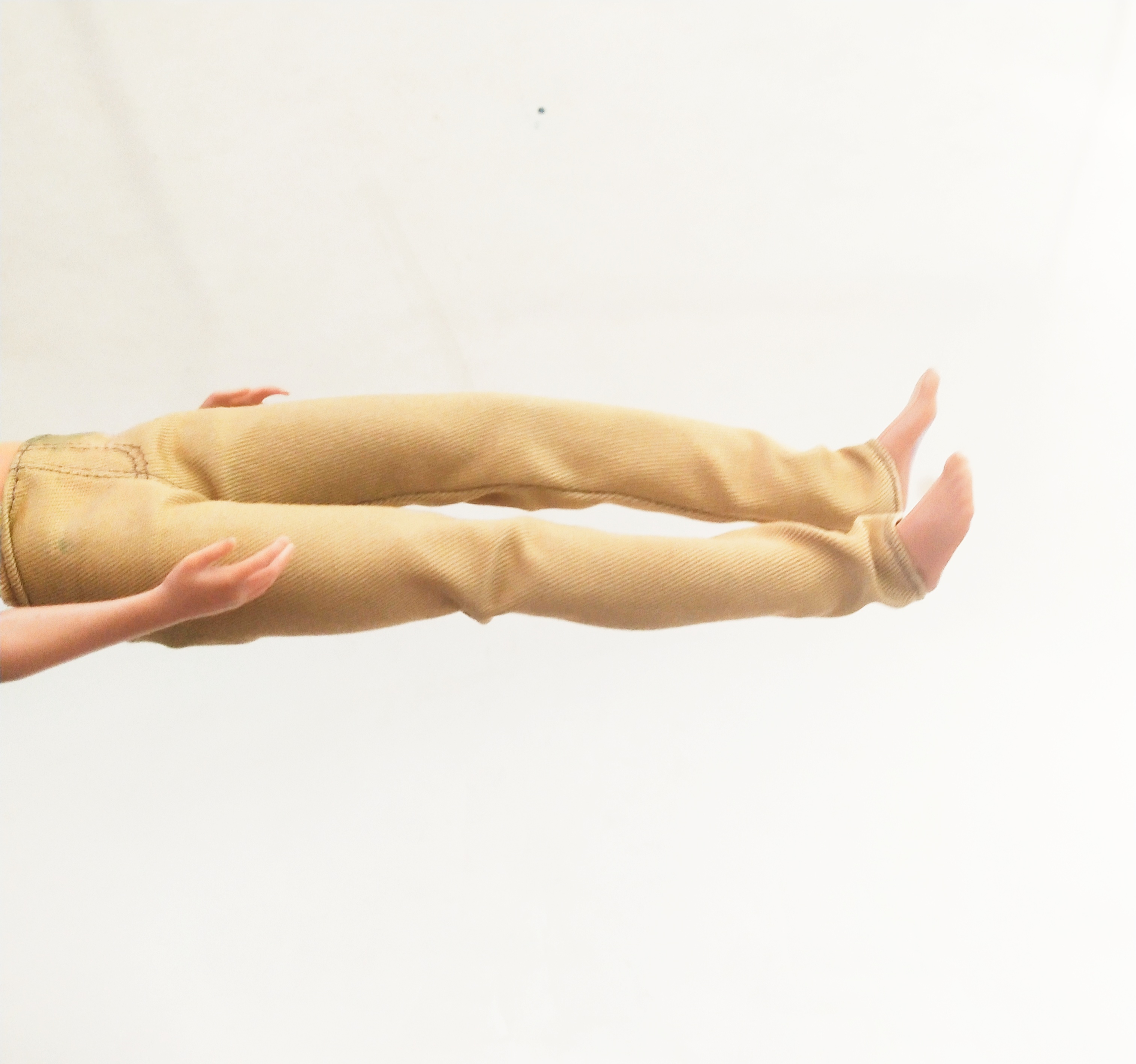 ตุ๊กตาผู้ชาย เคน แฟชั่นโพสต์ ท่ายืนทิ้งน้ำหนักลงที่ขาขวา แขนขาแน่น Mattel China 2013