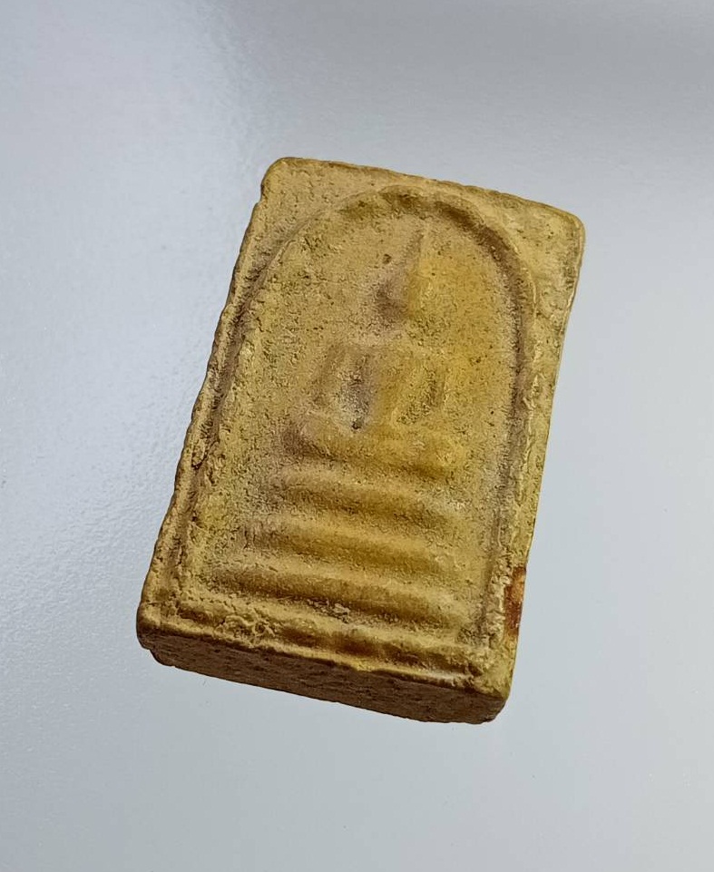 ผ2714 สมเด็จคะแนน หลังยันต์จันทร์เสี้ยว ไม่ทราบที่ครับ