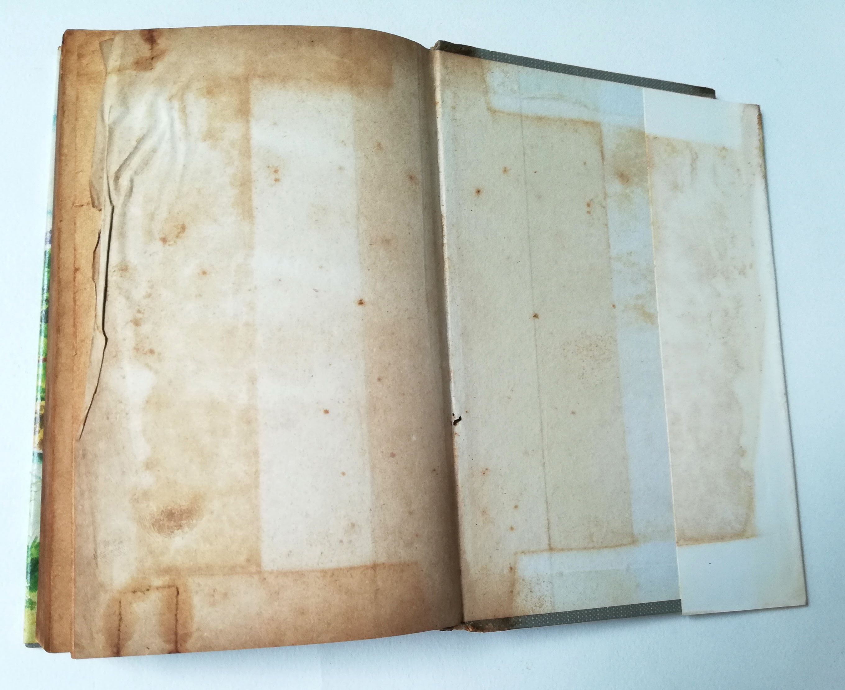 หนังสือนิยายเก่ามาก **มีตำหนิตามภาพ "เจน แอร์" จาก JANE EYRE โดย CHARLOTTE BRONTE จบในเล่ม เรื่องราวชีวิต ความรัก และการผจญภัยของยอดหญิงคนหนึ่ง ที่สวยและมีจิตใจงดงาม และได้พกบรักกับชายสูงศักดิ์ ซึ่งเป็นความรักต้องห้าม...