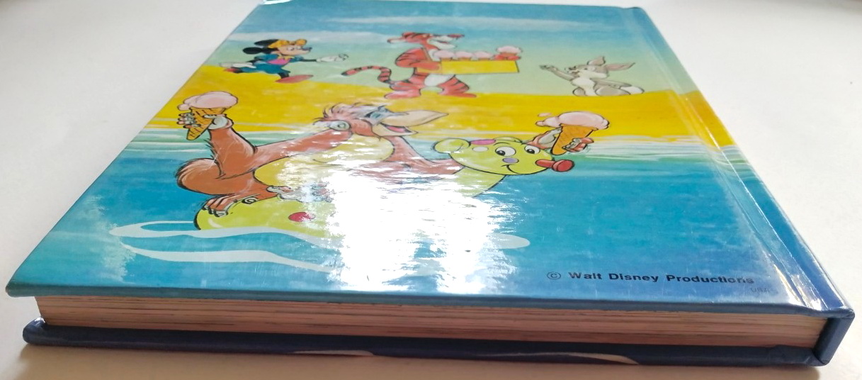 หนังสือภาพการ์ตูนดิสนีย์น่ารัก **หนังสิอเก่า มีตำหนิ โปรดตรวจสอบทุกภาพ ปกแข็ง ฉบับภาษาอังกฤษ เล่าเรื่องราวของทุกวันในฤดูร้อน ผ่านตัวการ์ตูนจากดิสนีย์ Story a Day for every day of the year ,Summer