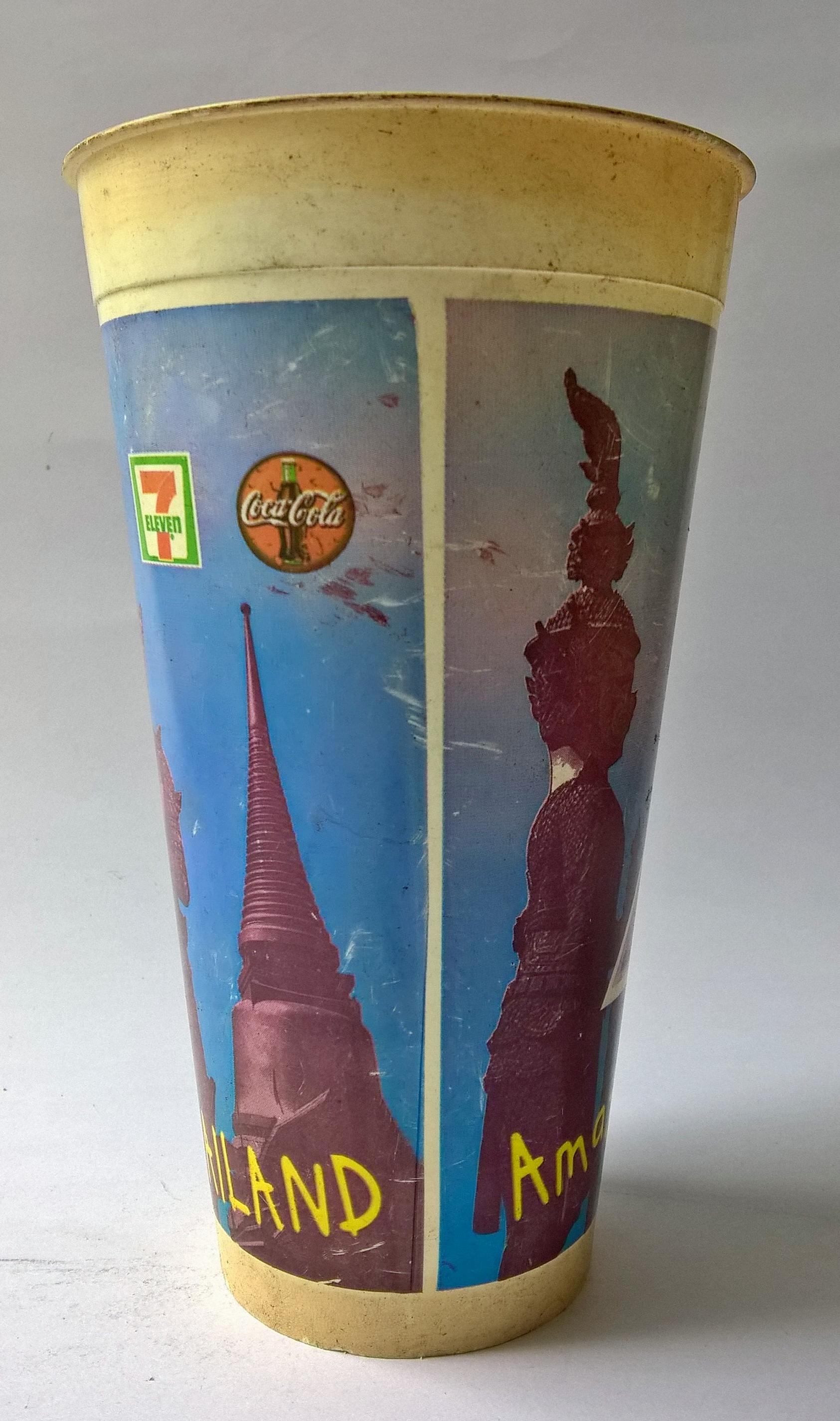 แก้วน้ำพลาสติกขนาดประมาณ 22 oz ของสะสมจาก7-11 'ฉลองครบ 1001 สาขา 7-11 ในประเทศไทย 1001 stores celebration ',Amazing 1001 Stores in Thailand