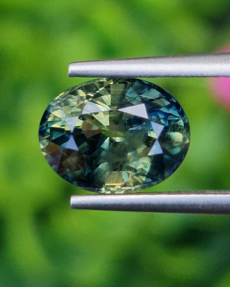 พลอย แซฟไฟร์ 3 สี Tri-Color Sapphire 3.45 กะรัต (Cts.) พลอยแท้ อัญมณีมงคลประจําวันเกิด เครื่องประดับพลอย