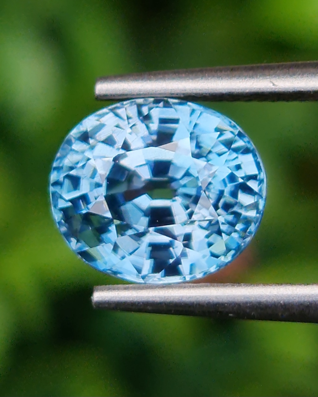 พลอย เพทาย (Zircon) 3.79 กะรัต (Cts.) พลอยแท้ อัญมณีมงคลประจําวันเกิด เครื่องประดับพลอย