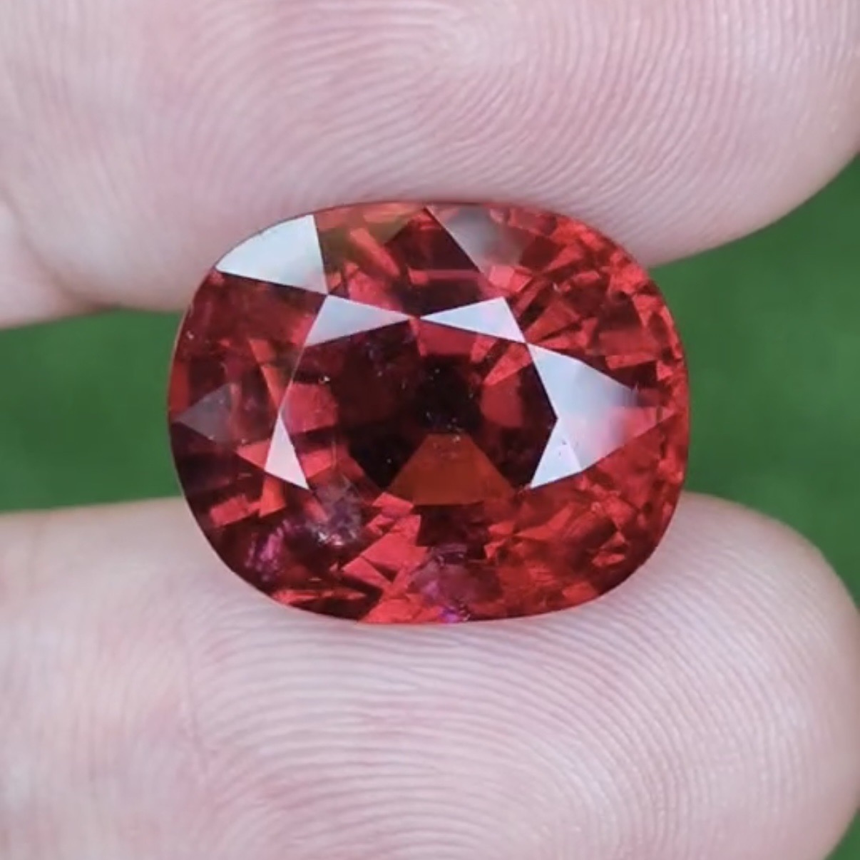 พลอย รูเบลไลต์ ทัวร์มาลีน Rubellite Tourmaline 15.57 กะรัต (Cts.) ดิบ พร้อมใบเซอร์ พลอยแท้ อัญมณีมงคลประจําวันเกิด เครื่องประดับพลอย