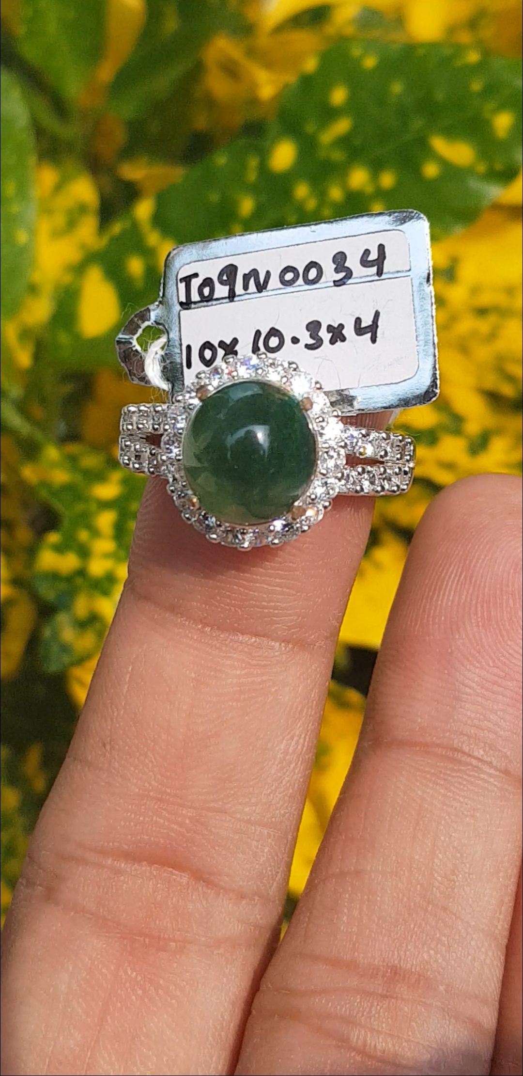 หยก พม่า แท้ Jade แหวนหยก 翡翠戒指 (Jadeite ring) 3.34 กะรัต (Cts.) (Size) 55 ดิบ ไม่ผ่านการปรับปรุง (Type A) พม่า (Myanmar)
