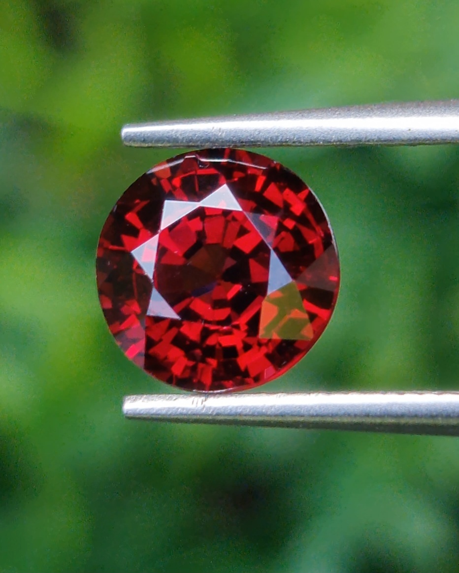พลอย โรโดไลต์ กาเน็ท Rhodolite Garnet 2.35 กะรัต Cts.พลอยแท้ อัญมณีมงคลประจําวันเกิด เครื่องประดับพลอย