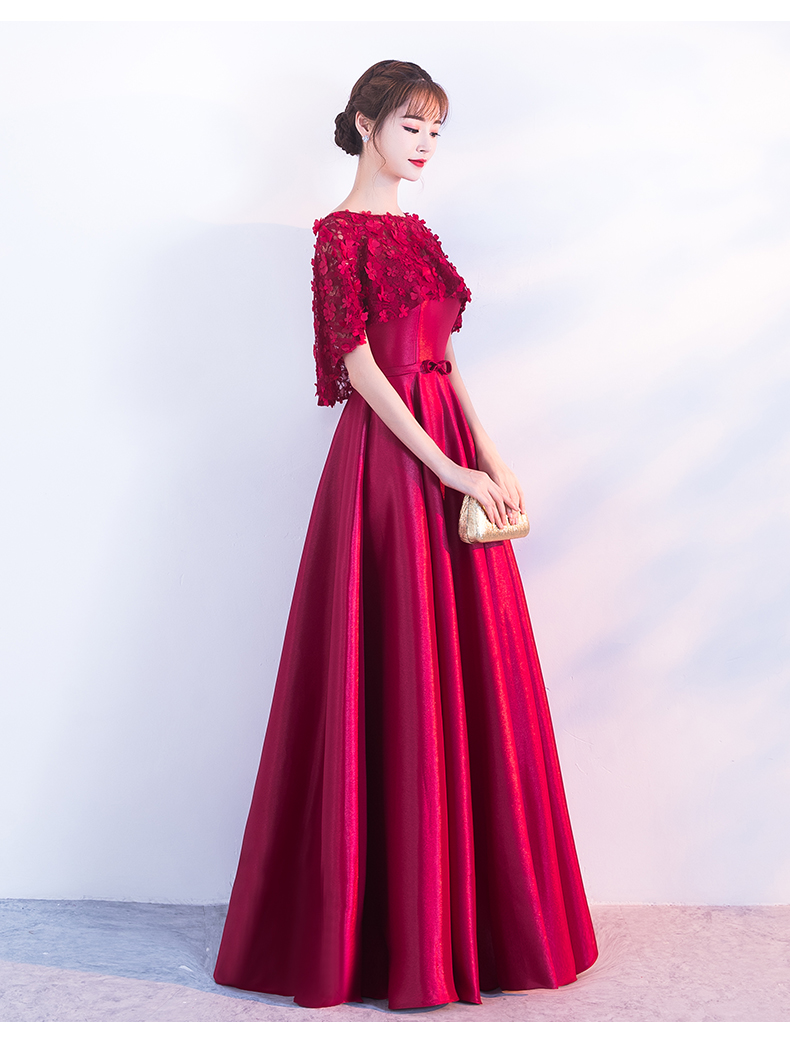 ชุดราตรียาวสายเดี่ยวพร้อมเสื้อคลุมดอกไม้สวยหรู (เชือกผูกหลัง)