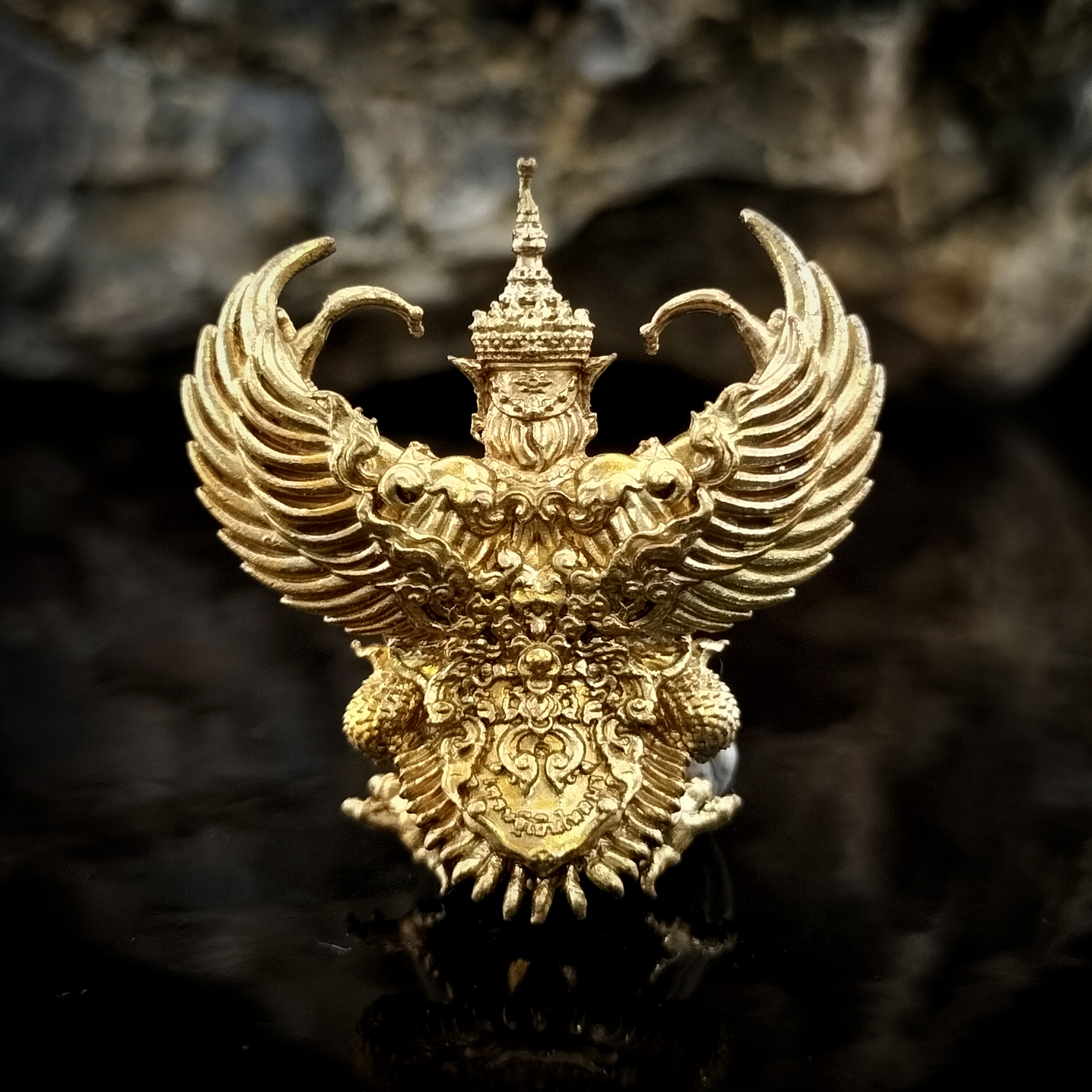 พญาครุฑ รุ่น เศรษฐีเงินไหลมา