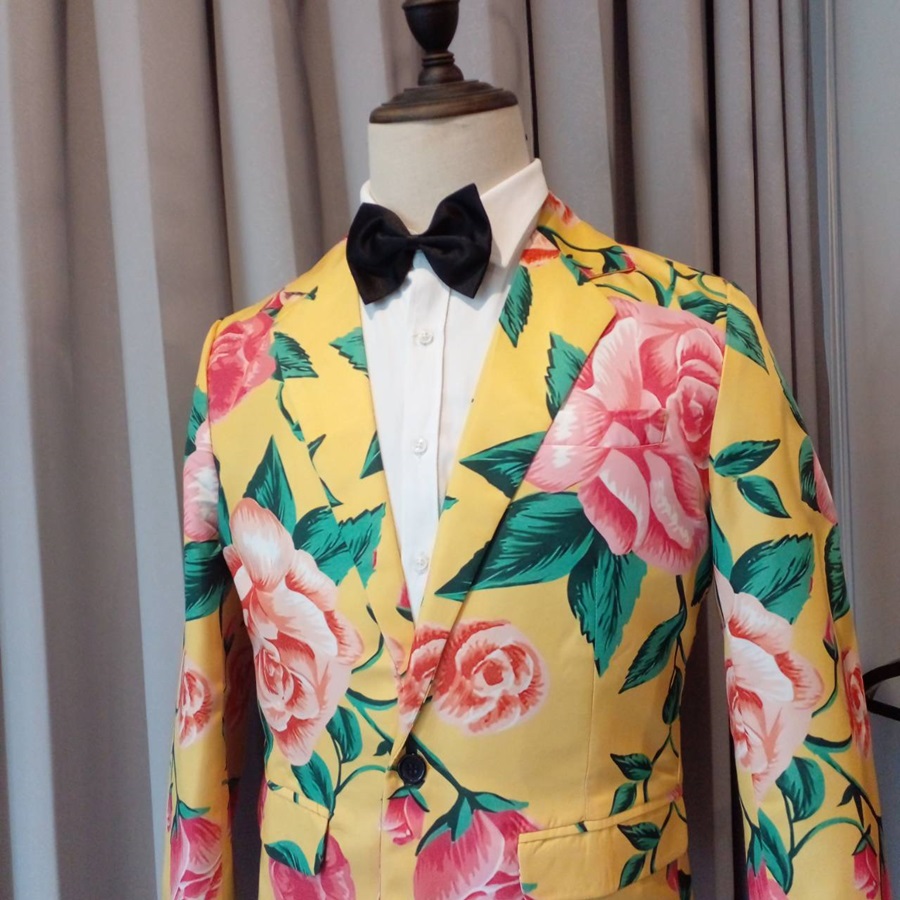 เช่า ชุดสูทแฟนซี ลายดอกไม้ สีเหลือง ทรงคลาสสิก