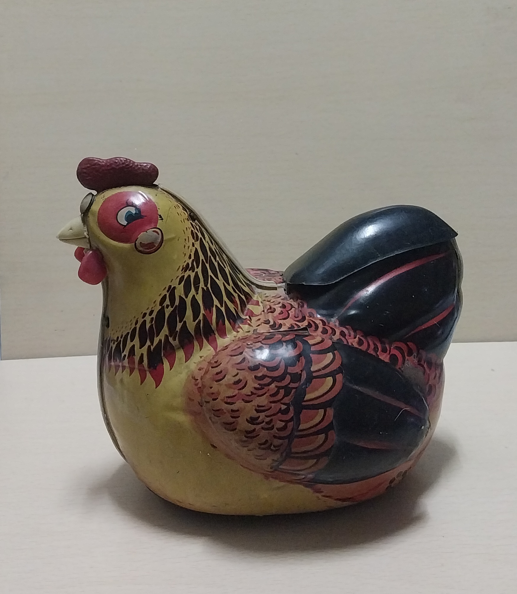 มีหลายภาพ ,ตุ๊กตาสังกะสีไก่ออกไข่ **ระบบใช้งานไม่ได้ สำหรับสะสมเท่านั้น