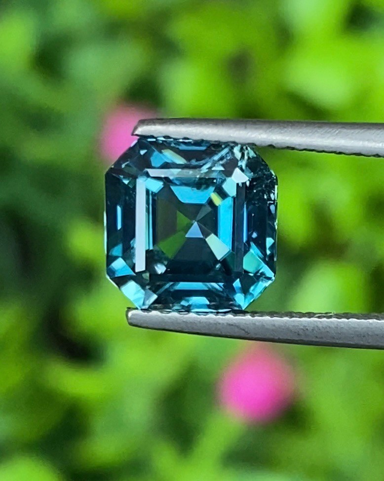 พลอย เพทาย (Zircon) 3.54 กะรัต (Cts.) พลอยแท้ อัญมณีมงคลประจําวันเกิด เครื่องประดับพลอย