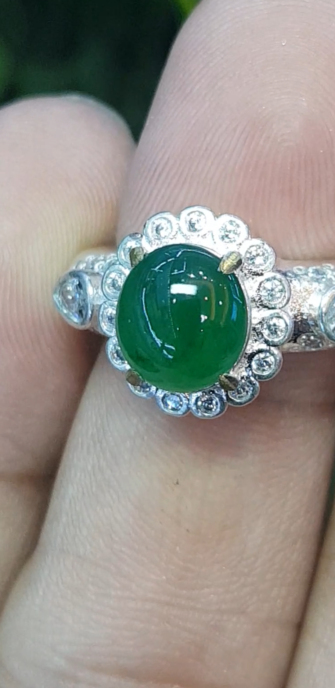 หยก พม่า แท้ Jade แหวนหยก (jadeite) 2.07 กะรัต (Cts.) ดิบ (Size) 59 ไม่ผ่านการปรับปรุง (Type A) พม่า (Myanmar)