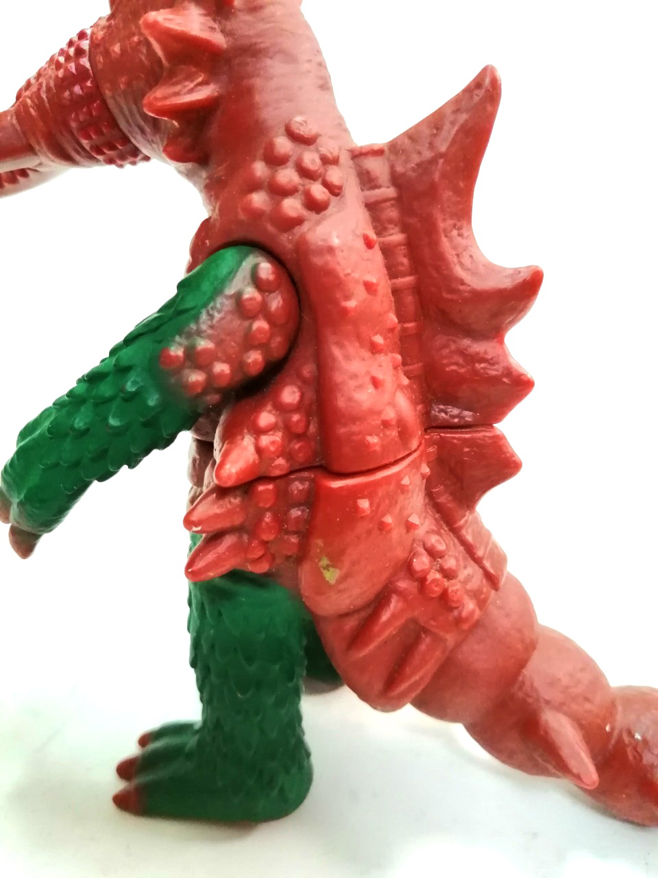 ซอฟ ไคจูสปาร์คดอล ชุดbandai kaiju 500 สัตว์ประหลาด คิงส์แครบ คิงแครบ จากภาพยนตร์ชุด อุลตร้าแมนเอส ในภาพยนตร์มันใข้ปากที่เหมือนคีม ทำร้ายอุลตร้าแมนเอสจนบาดเจ็บได้ เป็นหนึ่งในร่างรวม ของสัตว์หลาด ไทแร้นต์ ซอฟตัวนี้สูง15ซม. สภาพใหม่ สะสม สภาพดี