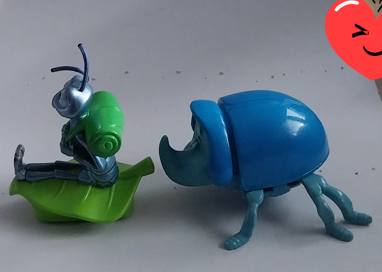 ตัวละครจาก บั๊กไลฟ์ 2 ตัว คือ ด้วง และตั๊กแตน ขายคู่The Blue Beetle (Dim )from "The Bug's Life",Collectible from Mac Donald- ดิม ตัวด้วงสีฟ้า จาก The Bug's Life ของสะสมจาก Mac Donald