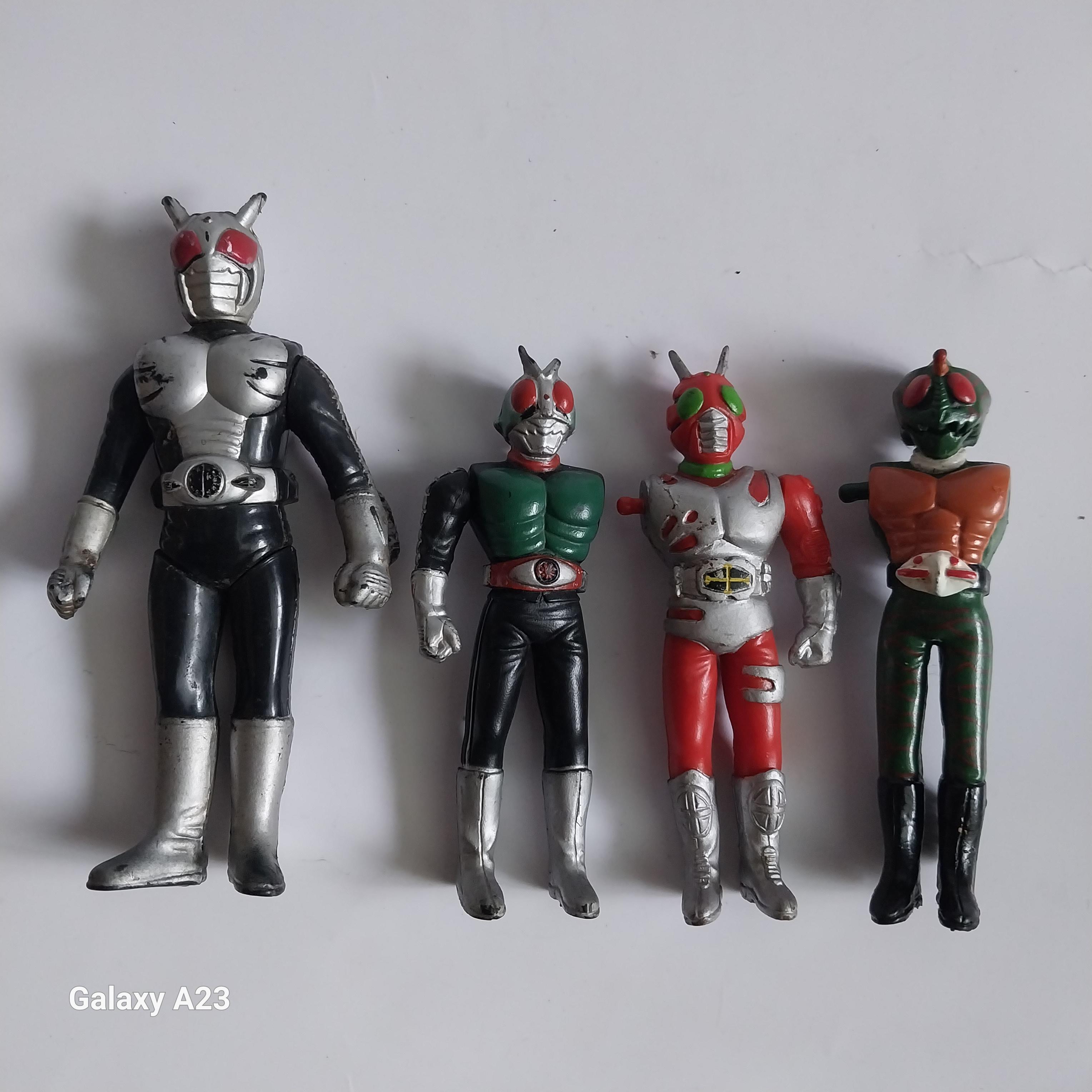 มีหลายภาพอะไหล่ ไอ้มดแดง จำนวน 4 ตัวงานพลาสติกของจีน 1 ตัวเป็นซุปเปอร์วัน งานยางตัน 3 ตัว ขนาดตามภาพ