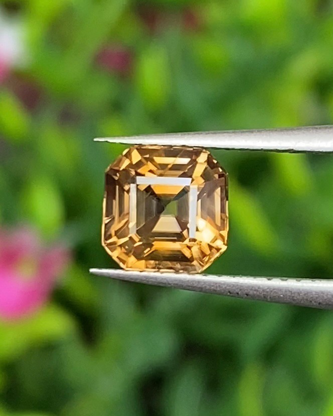 พลอย เพทาย (Zircon) 1.80 กะรัต (Cts.) พลอยแท้ อัญมณีมงคลประจําวันเกิด เครื่องประดับพลอย