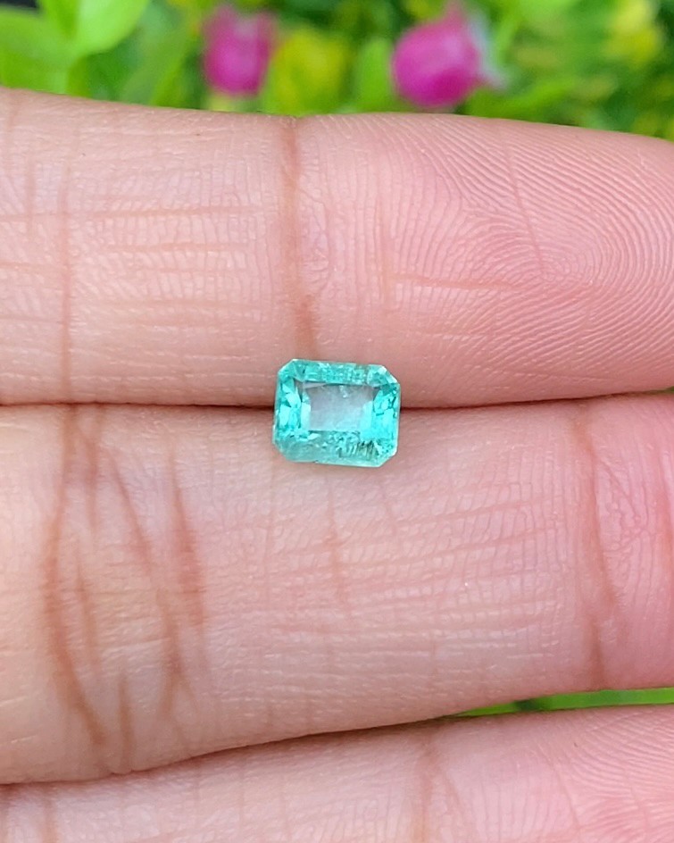 พลอย มรกต Natural Emerald แซมเบีย 0.87 กะรัต (Cts.) พลอยแท้ อัญมณีมงคลประจําวันเกิด เครื่องประดับพลอย