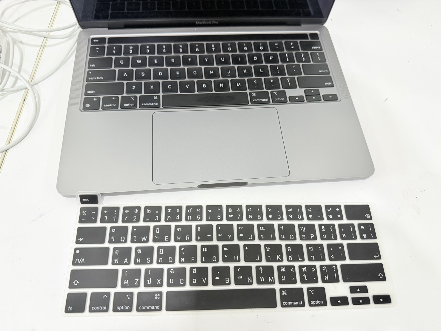 Apple Macbook Pro 13" 2022(M2/8GB/M.2 256GB)+Adapter