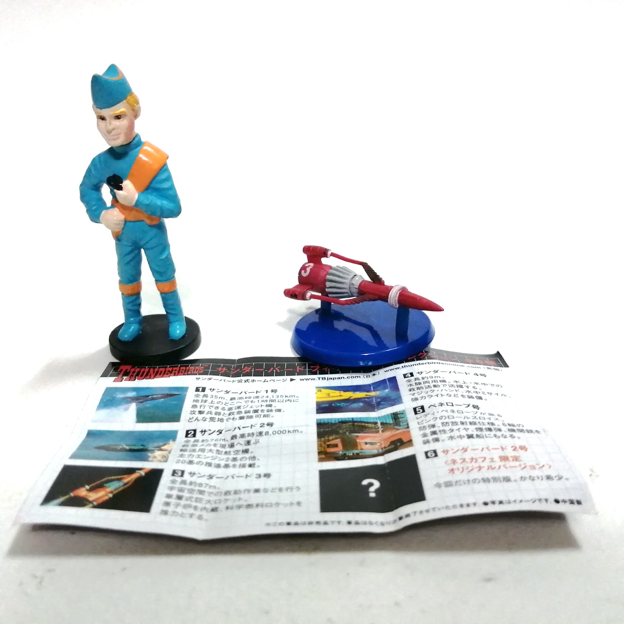 กาชาปอง 2นิ้ว นักบินธันเดอร์เบิร์ด 3 พร้อมยาน ขนาดตามรูป มีใบปิด สภาพดี มีรอยบ้าง, /mini figure 2 inches Thunderbird pilot and vehicle