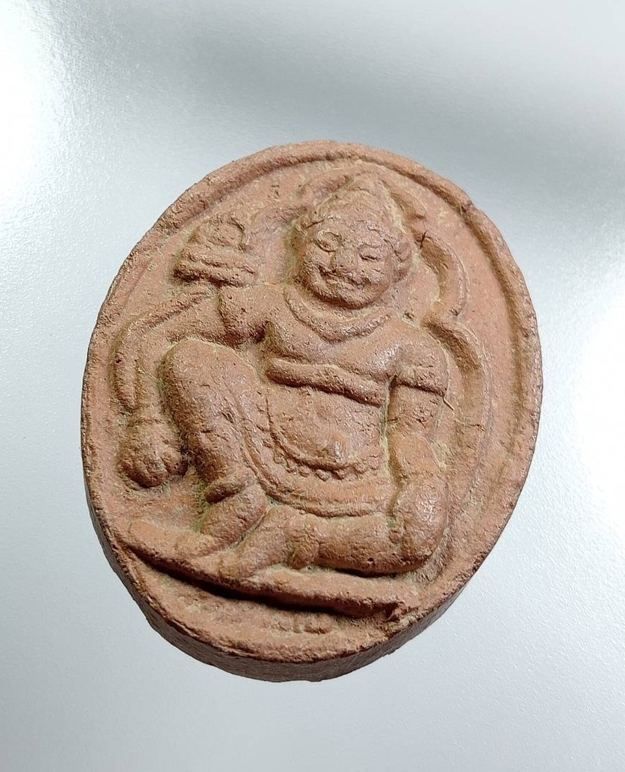 ผ3505 หลวงปู่สรวง เทวดาเล่นดิน หลังท้าวกุเวร เนื้อดิน