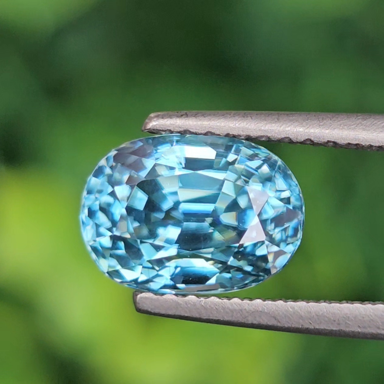 พลอย เพทาย (Zircon) 3.33 กะรัต (Cts.) พลอยแท้ อัญมณีมงคลประจําวันเกิด เครื่องประดับพลอย