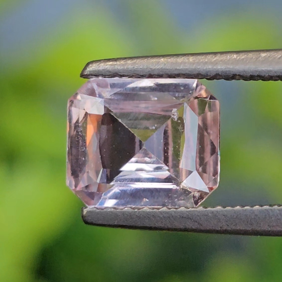 พลอย พัดพารัดชา Padparadscha Sapphire 1.23 กะรัต (Cts.) ดิบ (Unheated) พลอยแท้ อัญมณีมงคลประจําวันเกิด เครื่องประดับพลอย