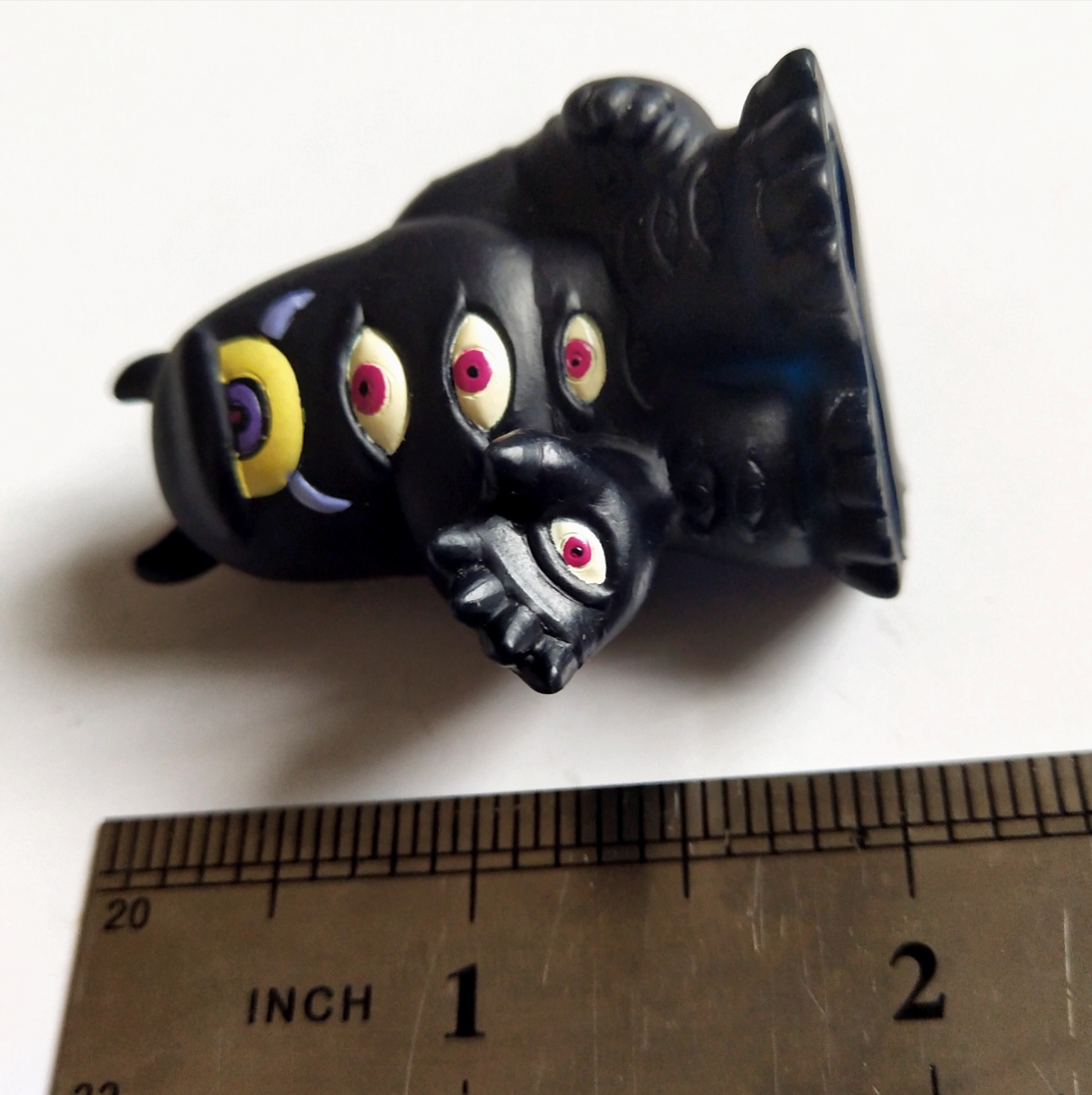 ของเล่นของสะสม สัตว์ประหลาดร้อยตา ซอฟสวมนิ้ว