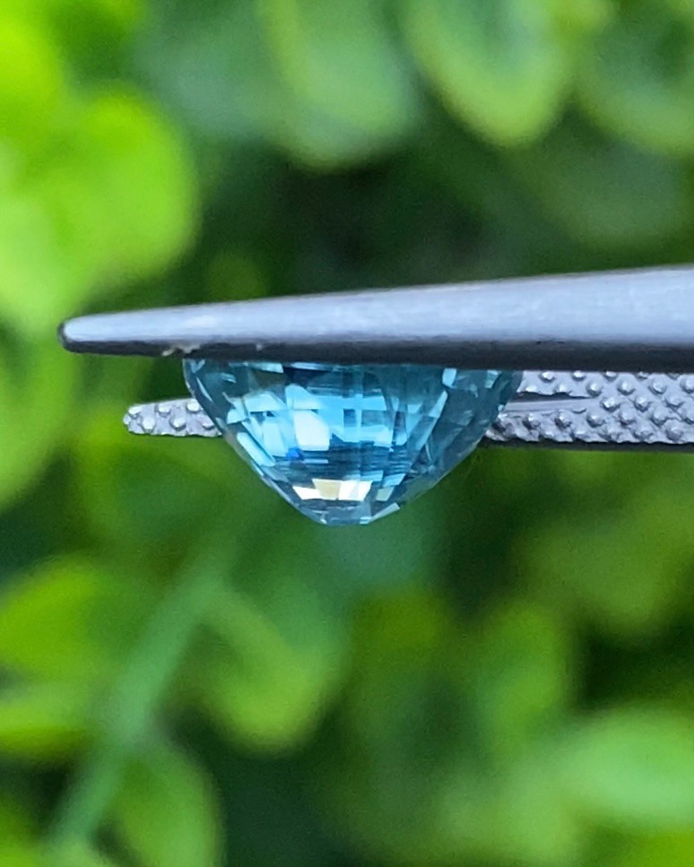 พลอย เพทาย Natural Zircon 3.22 กะรัต (Cts.) พลอยแท้อัญมณีมงคล ประจําวันเกิด เครื่องประดับพลอย