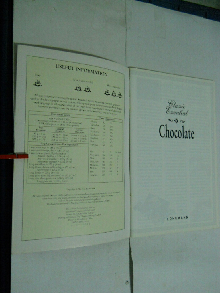 หนังสือ เก่า ตำราทำขนมหวาน เค้กช็อกโกแลต ฉบับภาษาอังกฤษ โดย แอน วิลสัน Classic Essential Chocolate