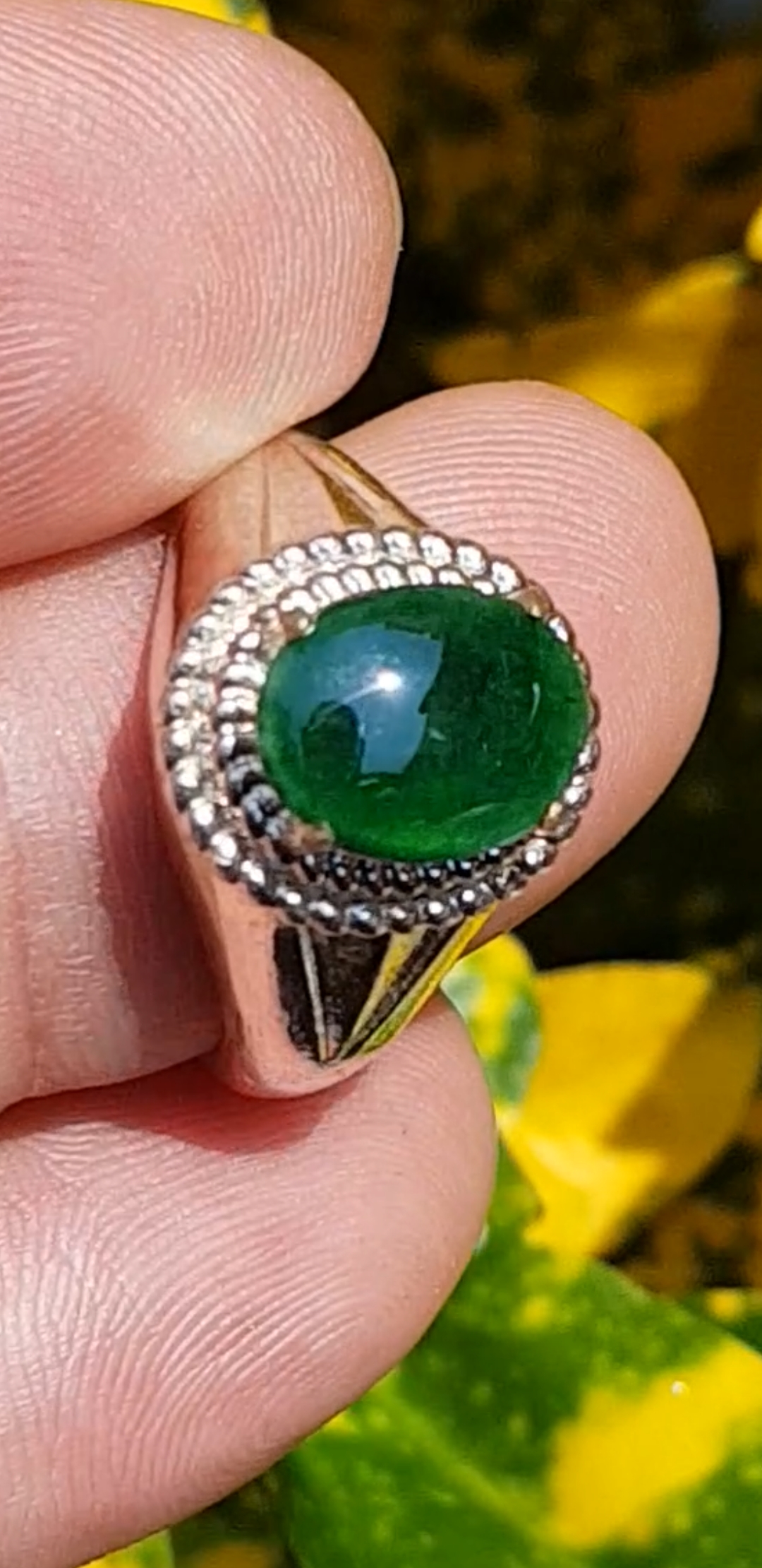 หยก พม่า แท้ Jade แหวนหยก 翡翠戒指 (Jadeite ring) 1.23 กะรัต (Cts.) ดิบ ไม่ผ่านการปรับปรุง (Type A) พม่า (Myanmar)