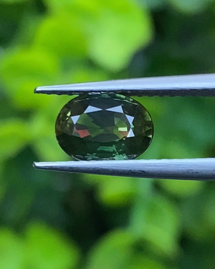พลอย เขียวส่อง (Green Sapphire) 1.14กะรัต (Cts.) พลอยแท้ อัญมณีมงคลประจําวันเกิด เครื่องประดับพลอย