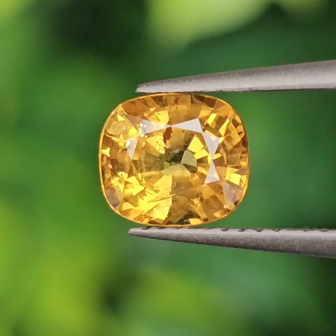 พลอย บุษราคัม yellow sapphire 0.86 กะรัต (Cts.) พลอยแท้ อัญมณีมงคลประจําวันเกิด เครื่องประดับพลอย
