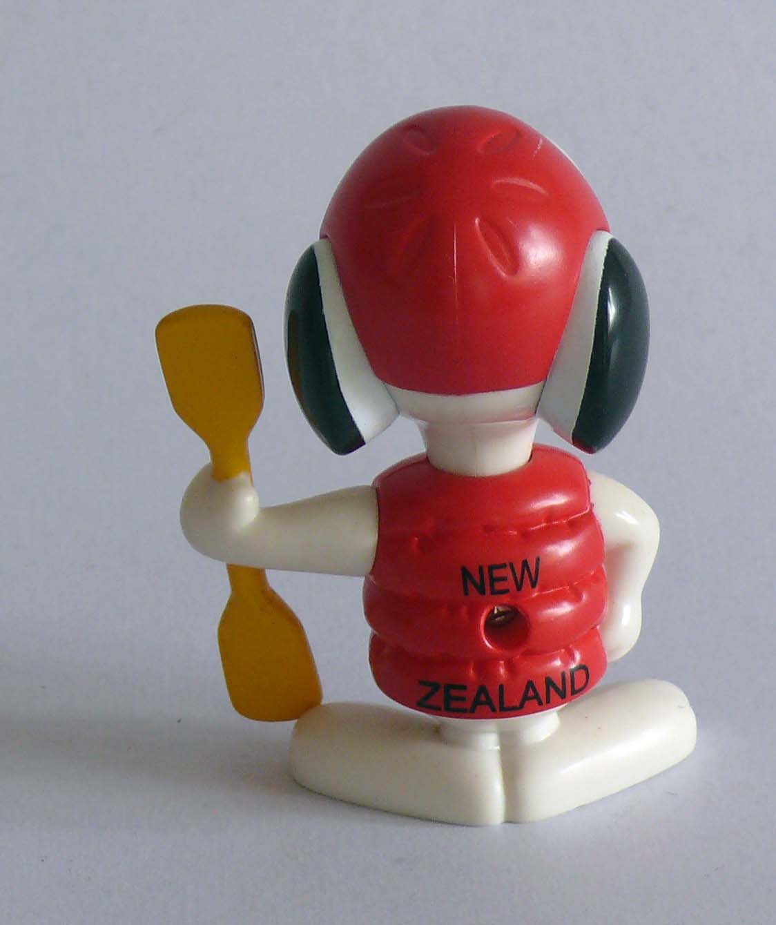 ของสะสมงานเก่าจากแมคโดนัลด์ สนูปปี้ซีรี่ย์ ใส่ชุดประจำชาติต่างๅ