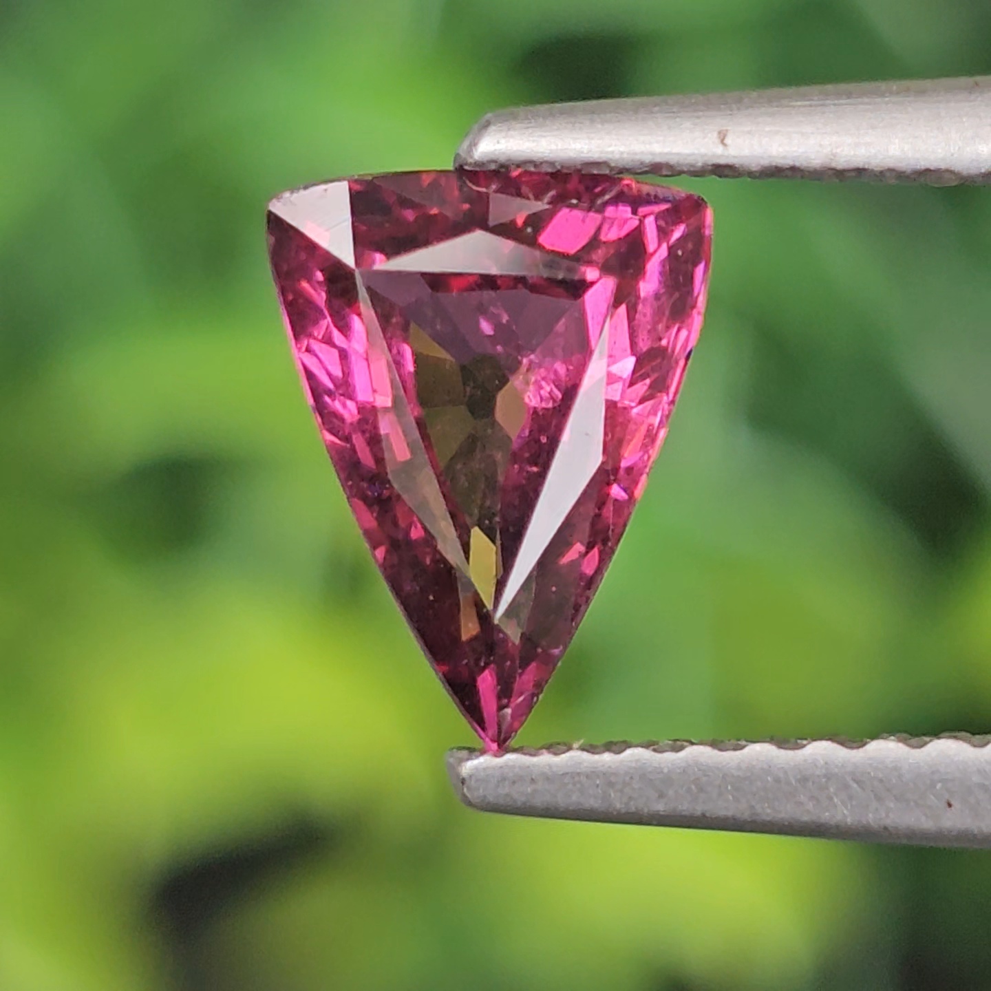 พลอย อุมบาไลต์ การ์เน็ต Umbalite Garnet 1.10 กะรัต (Cts.) ดิบ Unheated ลอยแท้ อัญมณีมงคลประจําวันเกิด เครื่องประดับพลอย