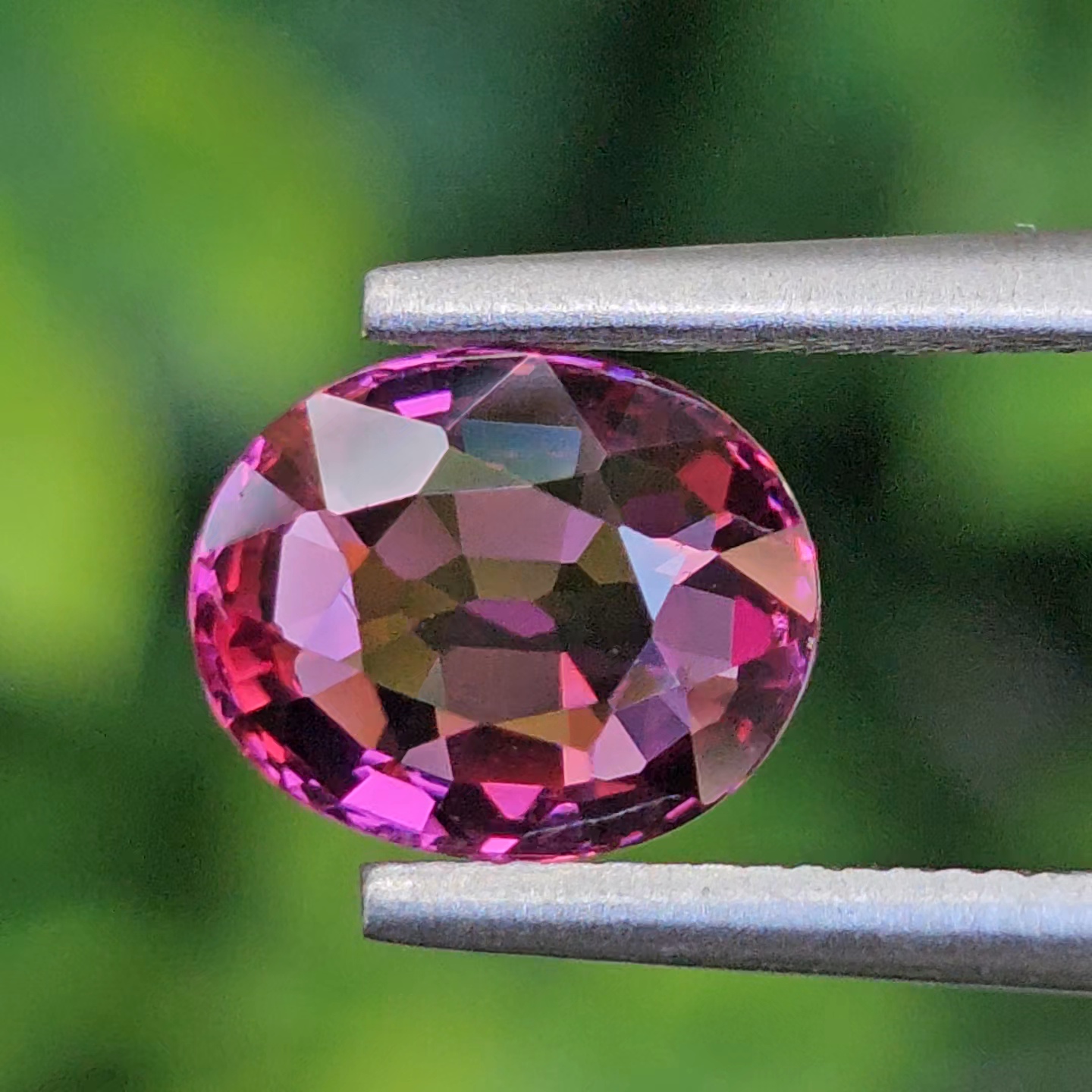 พลอย อุมบาไลต์ การ์เน็ต Umbalite Garnet 1.56 กะรัต (Cts.) ดิบ Unheated ลอยแท้ อัญมณีมงคลประจําวันเกิด เครื่องประดับพลอย