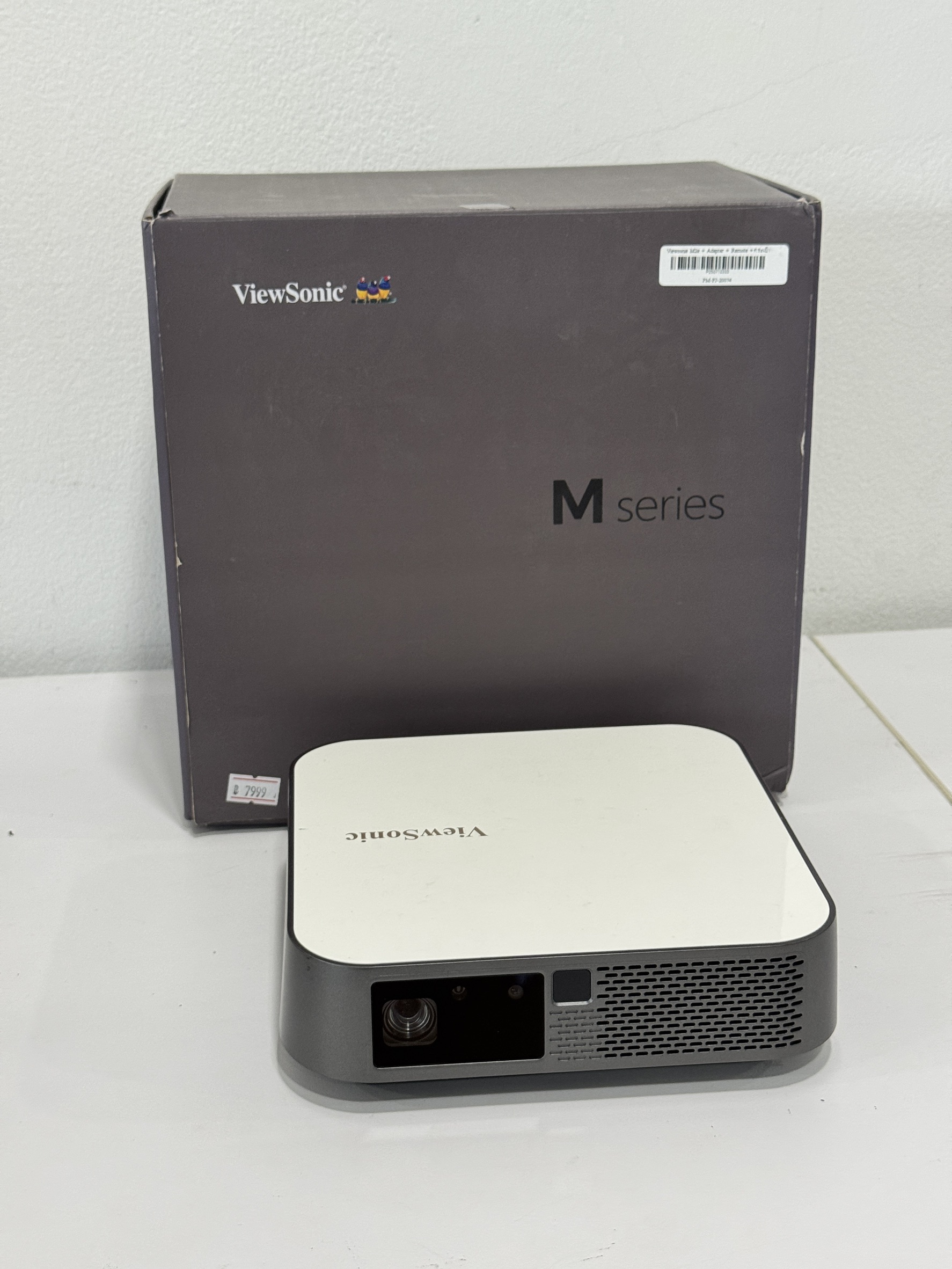 Projector สำหรับพกพา Viewsonie M2e + Adapter + Remote + กระเป๋า