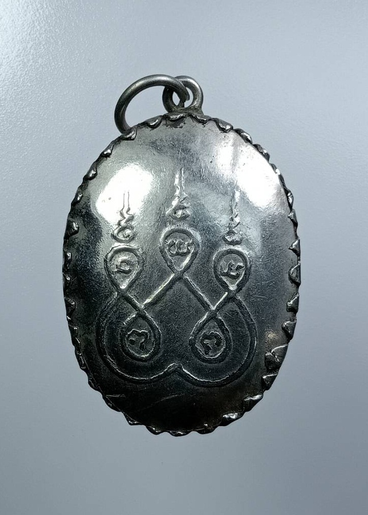 P165 ล็อกเก็ตหลังยันต์ พระครูคีรีรักษ์ วัดเทพคีรีอุดม จ.สุรินทร์