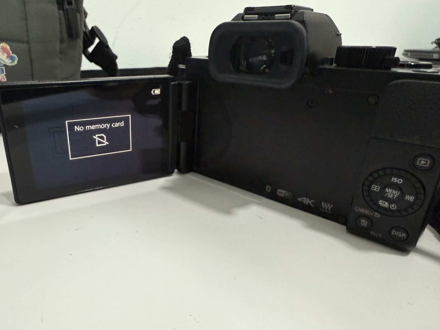 กล้อง Lumix DC-G100 + ขาตั้ง + กระเป๋า